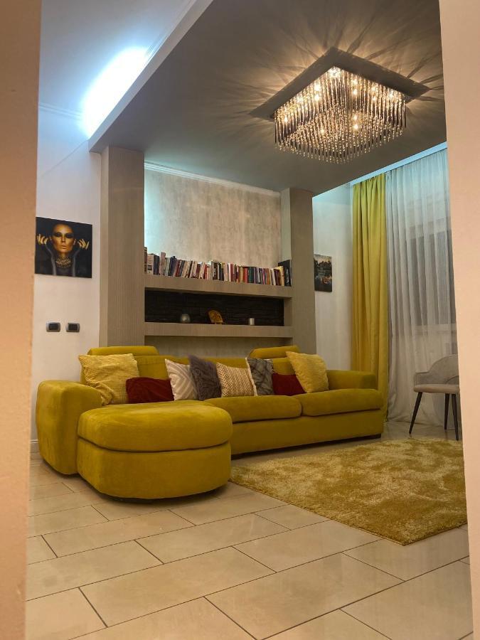 Luxury Nr 5 ***** Bucarest